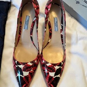 Prada Women's Red and Black Floral Heels